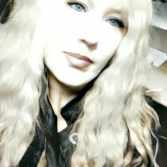 Meet your Posher, Lori - Picture 1 of 1